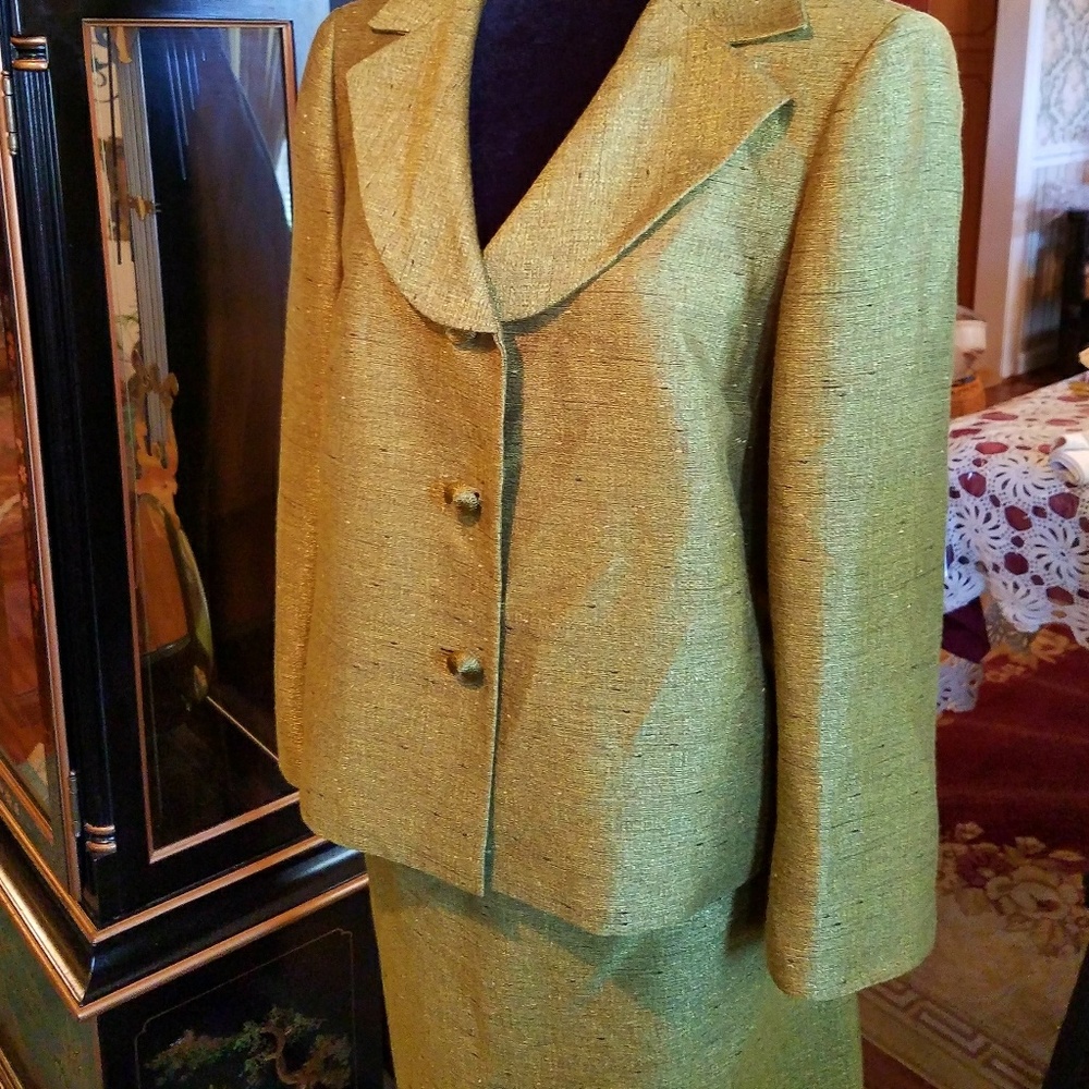 LeSUIT - Picture 2 of 2